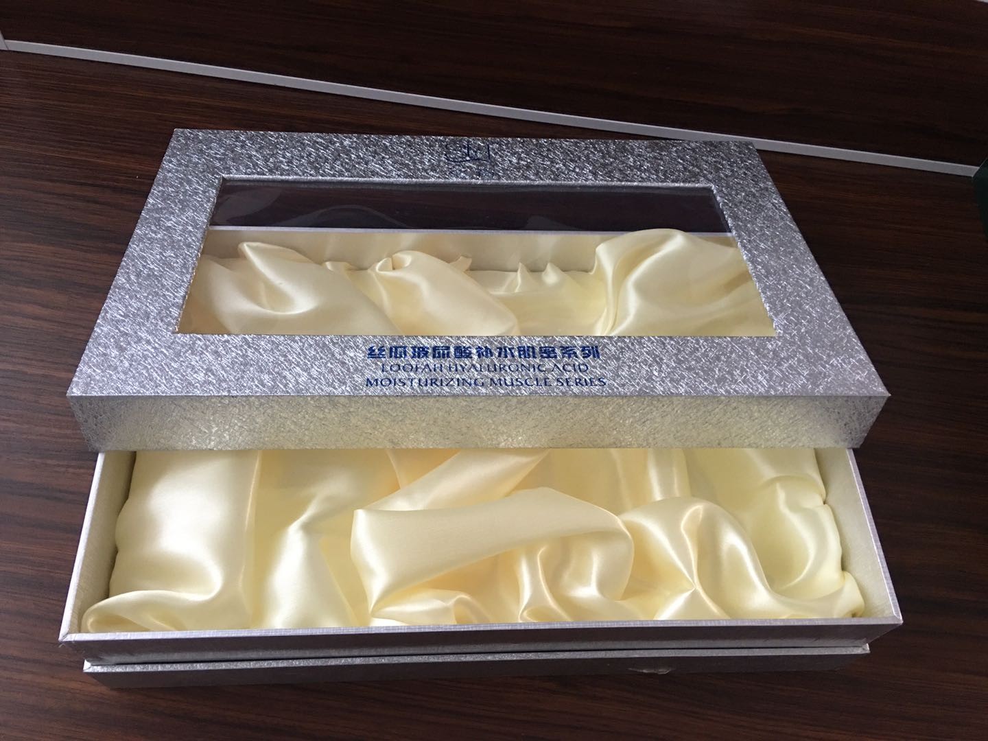 高端護(hù)膚品精品盒白卡盒設(shè)計定做